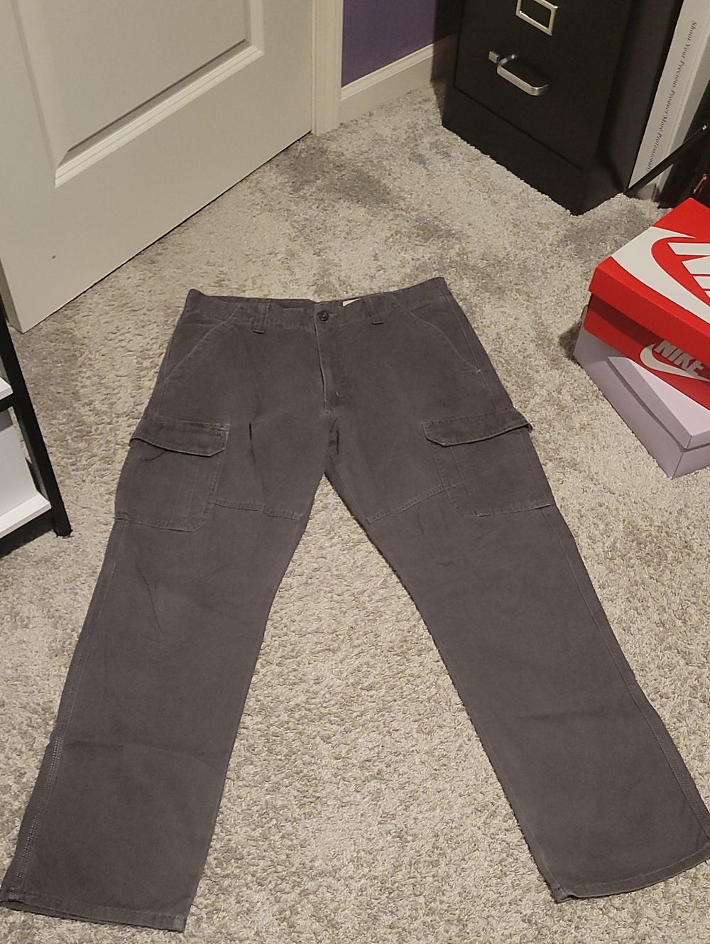 Men Wrangler Gray Cargo Pants with Utility Pockets